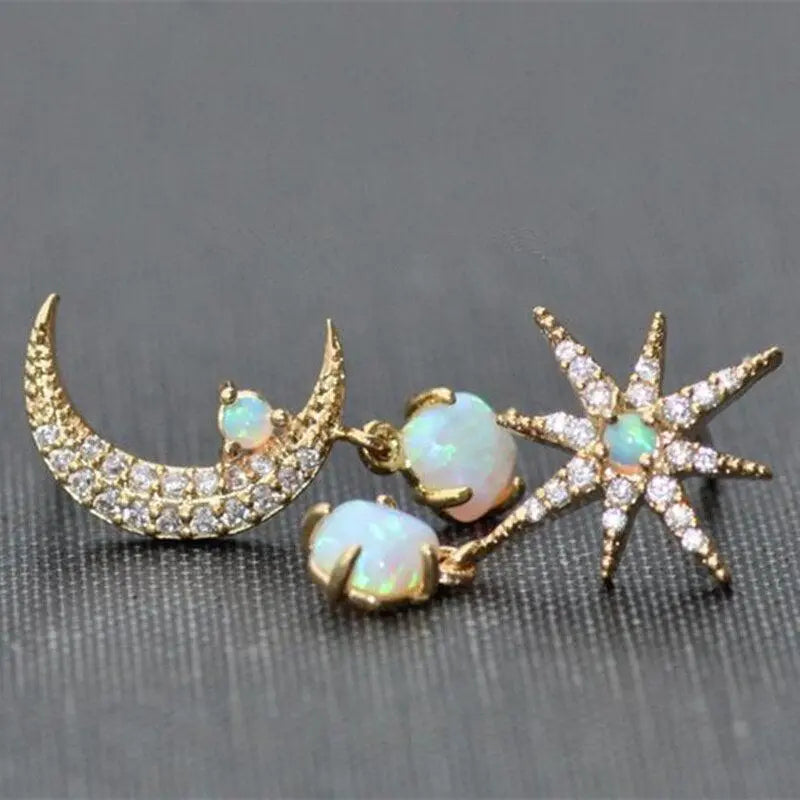 Carol – Earrings of Moon and Stars in Gold and Opal