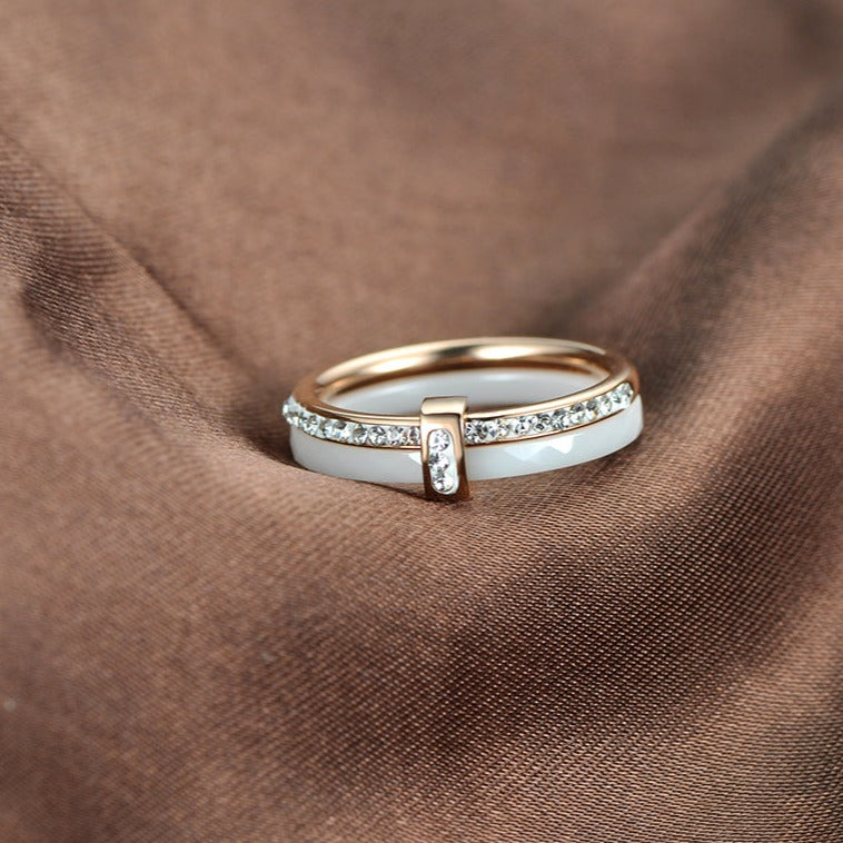 Cerelia – Luxury minimalist ring