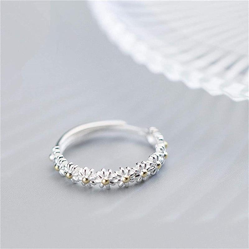 Flavia – Adjustable silver enamel daisy ring