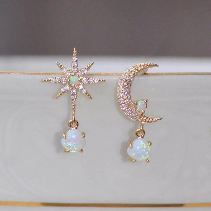 Carol – Earrings of Moon and Stars in Gold and Opal