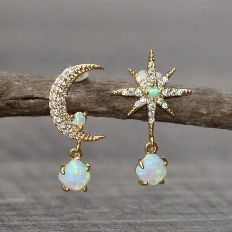 Carol – Earrings of Moon and Stars in Gold and Opal