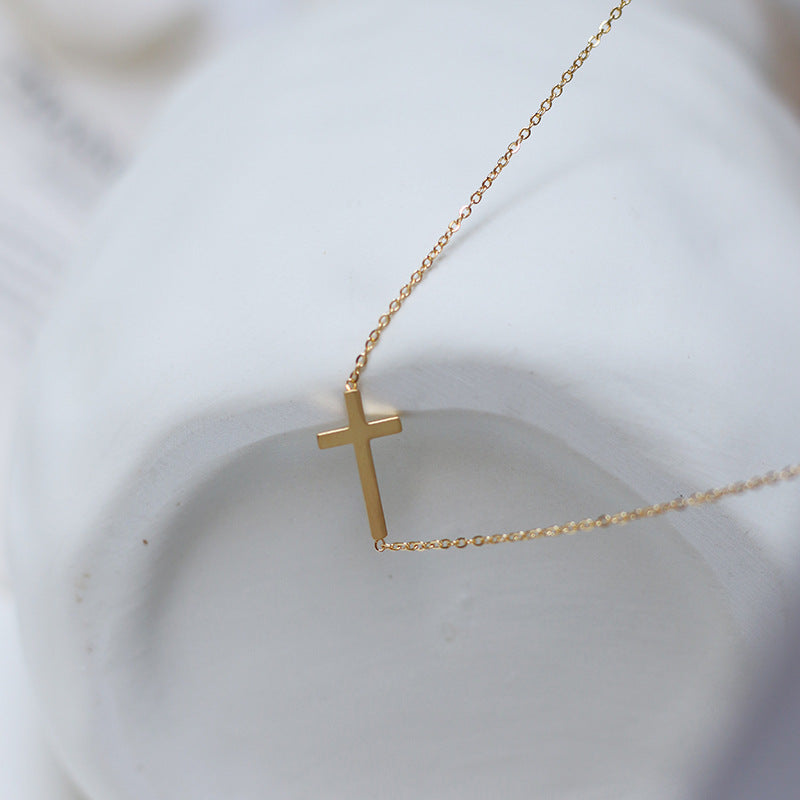 Nelly – Minimalist Cross Necklace in Gold