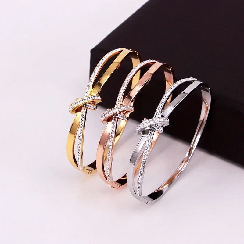 Dalia – Elegant Knot Bracelet