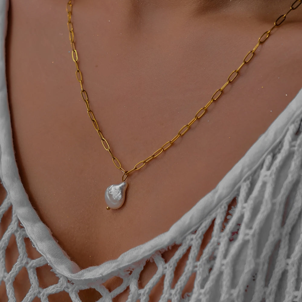 Angelika - Pearl Necklace