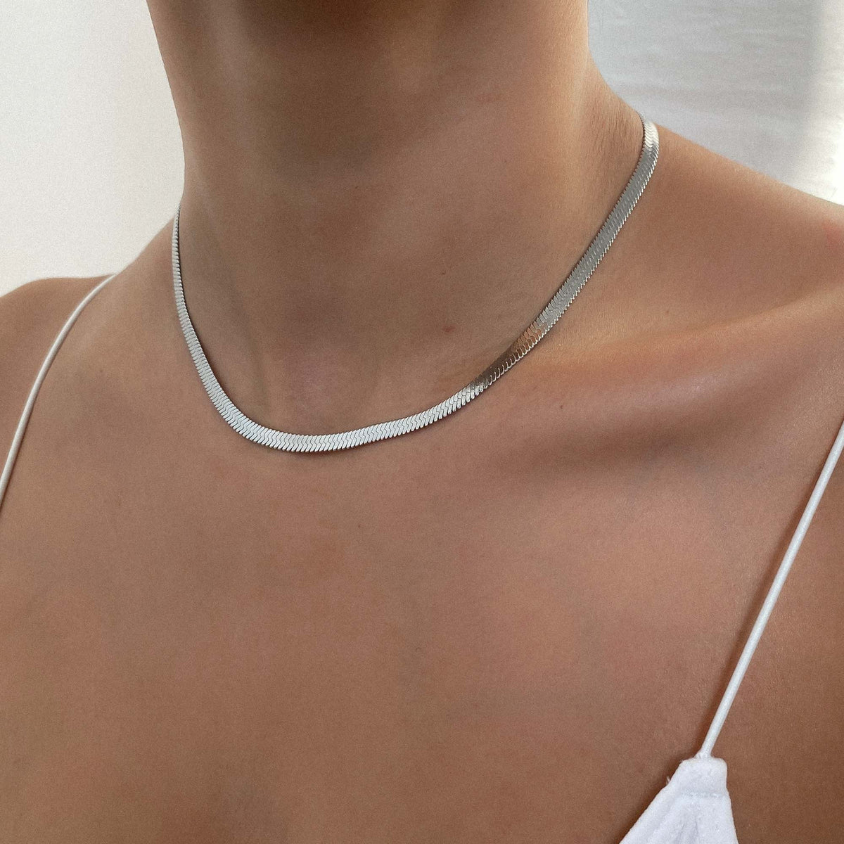 Juliette – Elegant Chevron Collar