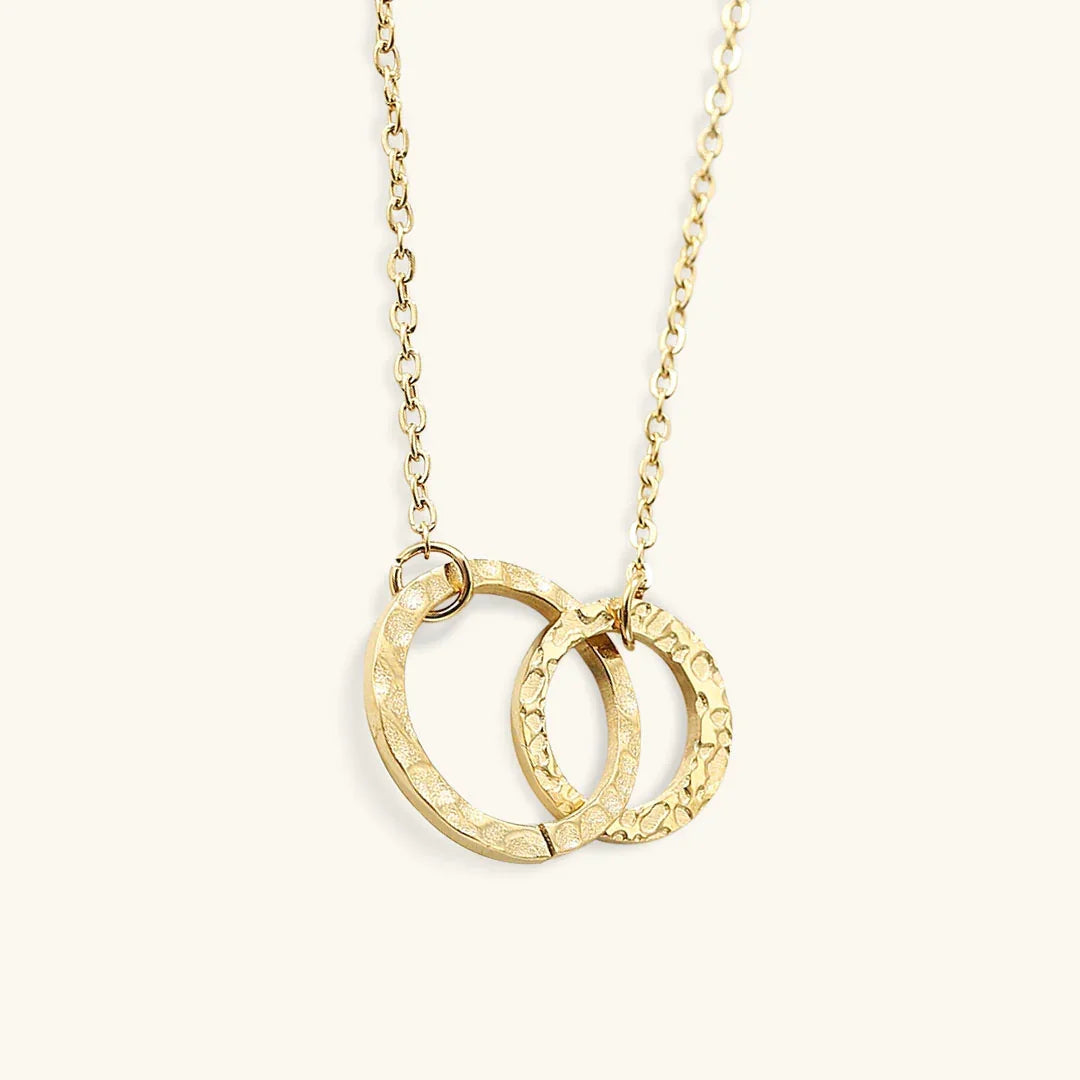 Isabelle – Elegant Hoop Necklace