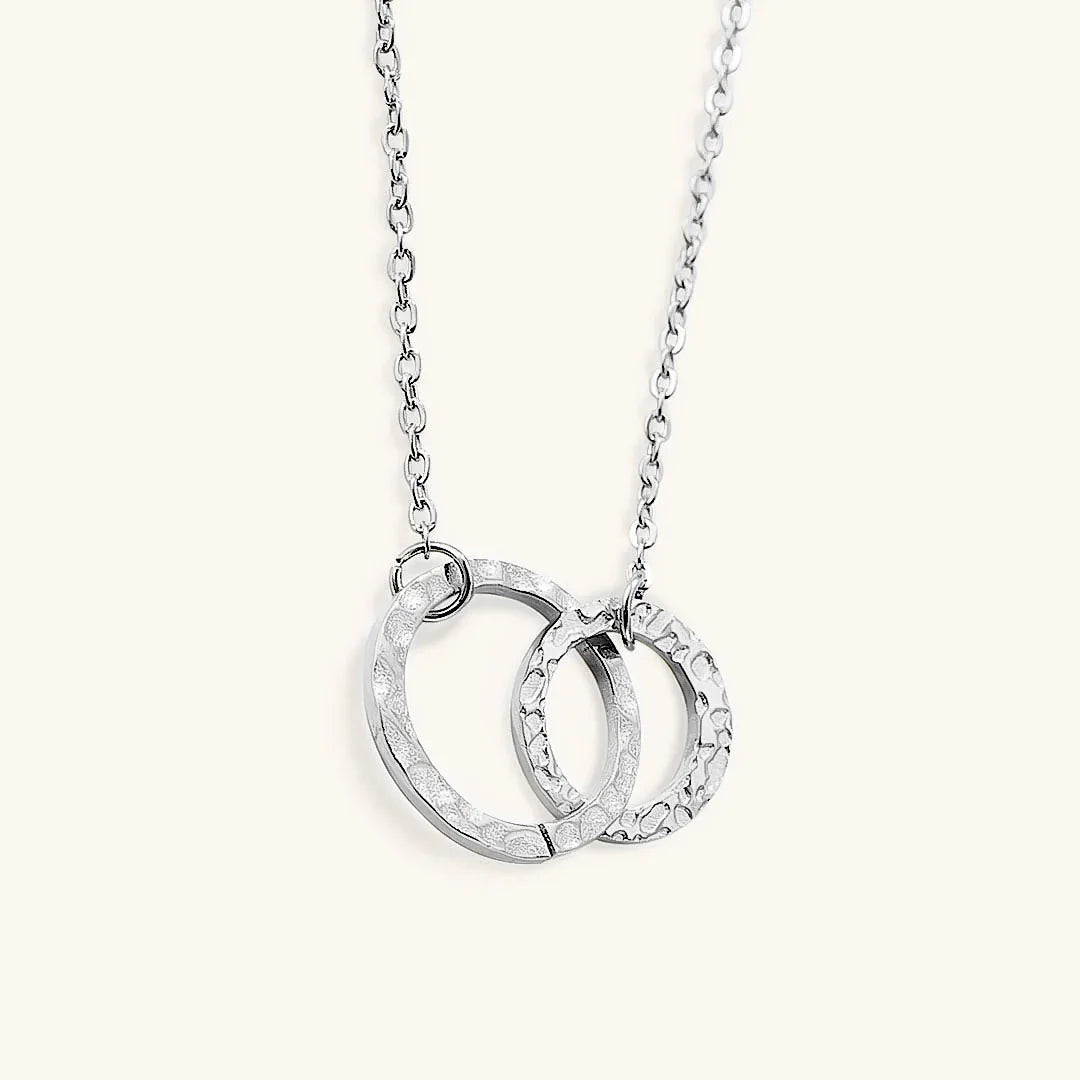 Isabelle – Elegant Hoop Necklace