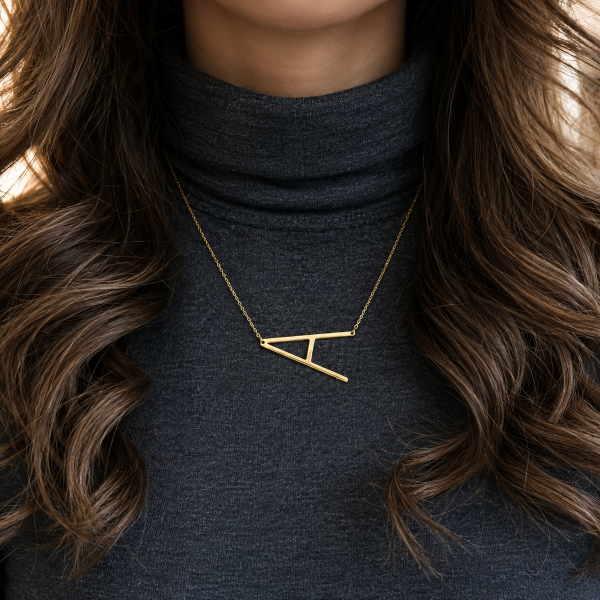 Inez – Necklace with declarative initial