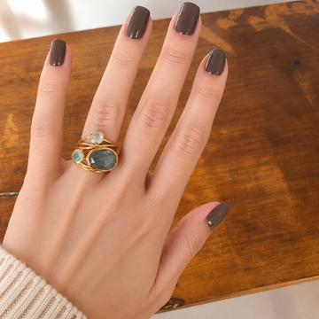 Miranda – Vintage ring with blue moonstone