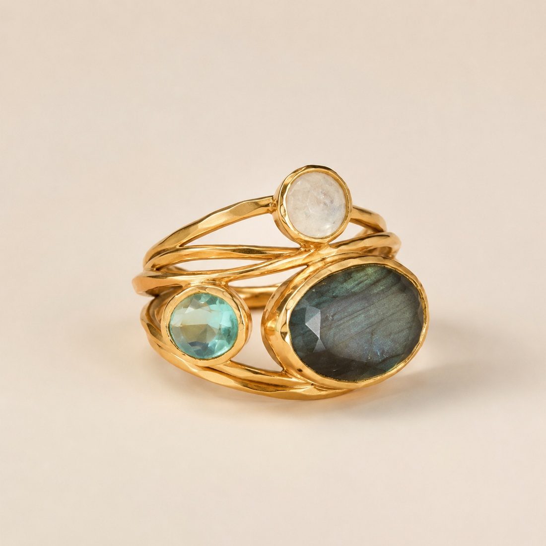 Miranda – Vintage ring with blue moonstone