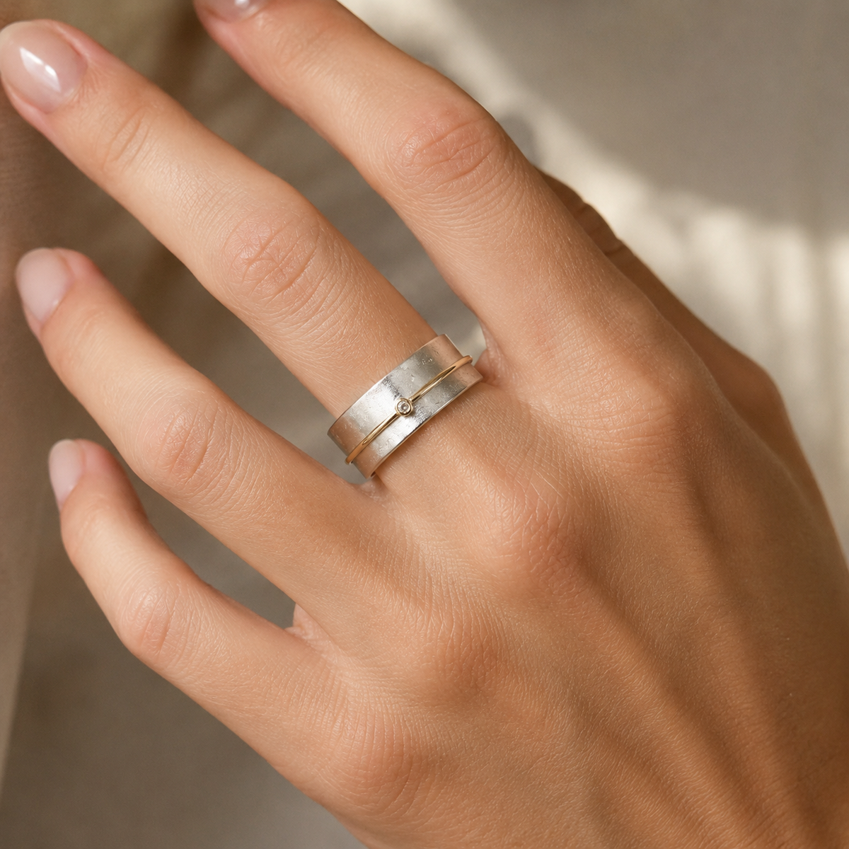Lilia – Ring of Elegant Lines