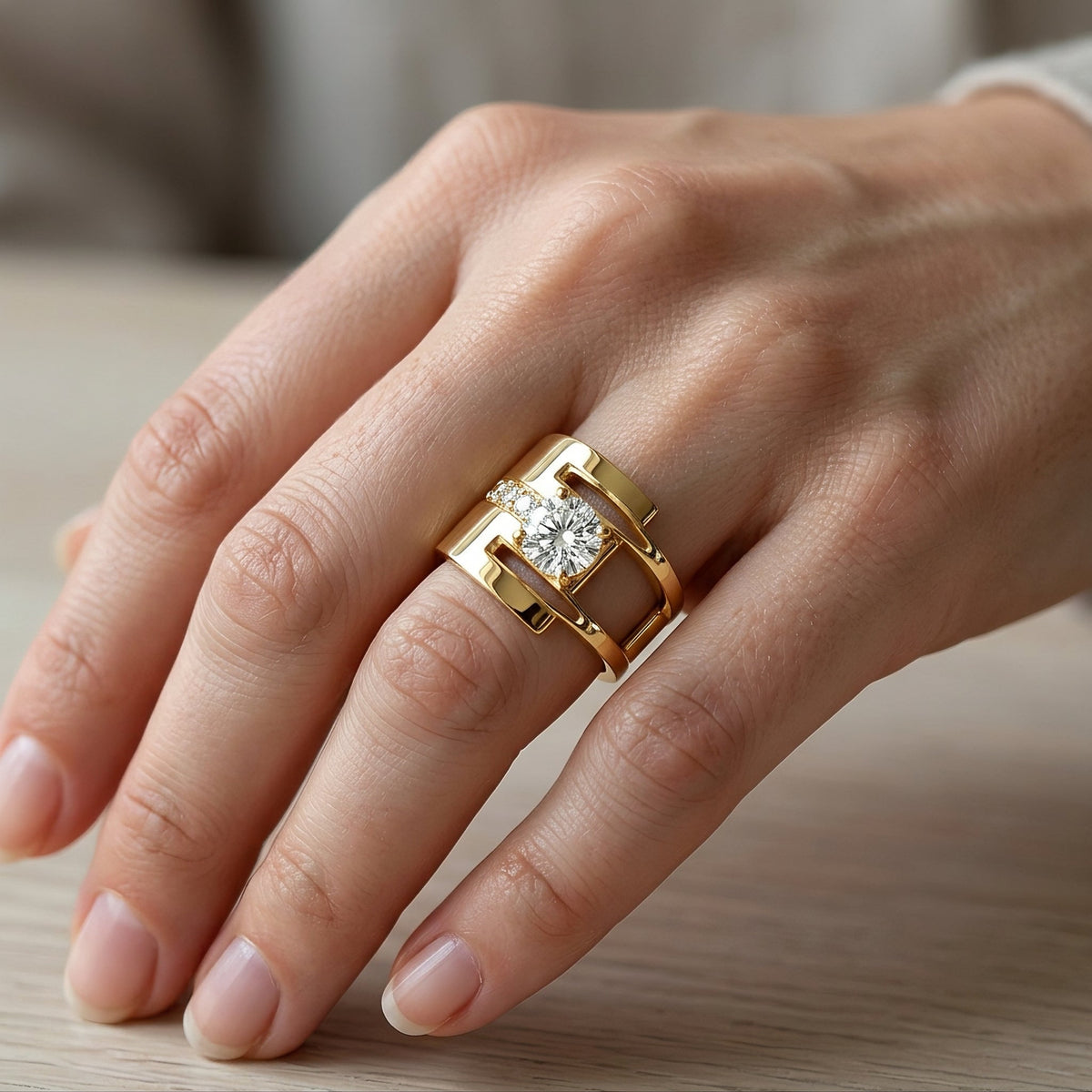Sharon – Vintage ring with irregular design