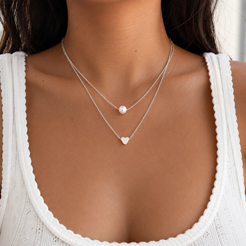 Julia – Elegant Collar of Pearls and Hearts
