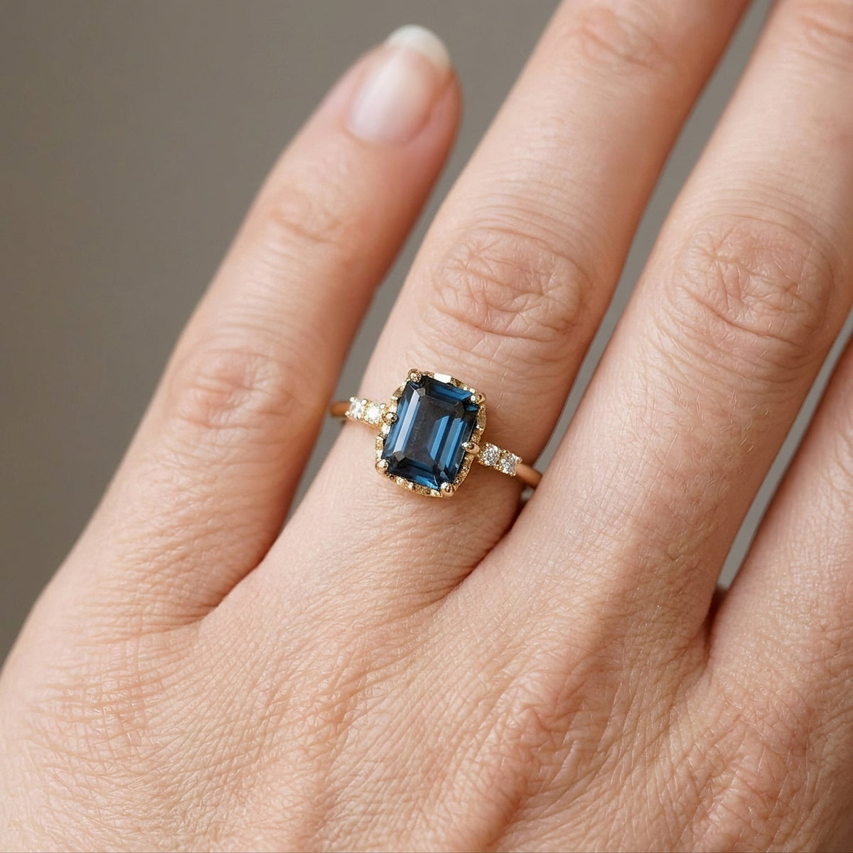Sza – Vintage Gold Ring and Blue Crystal