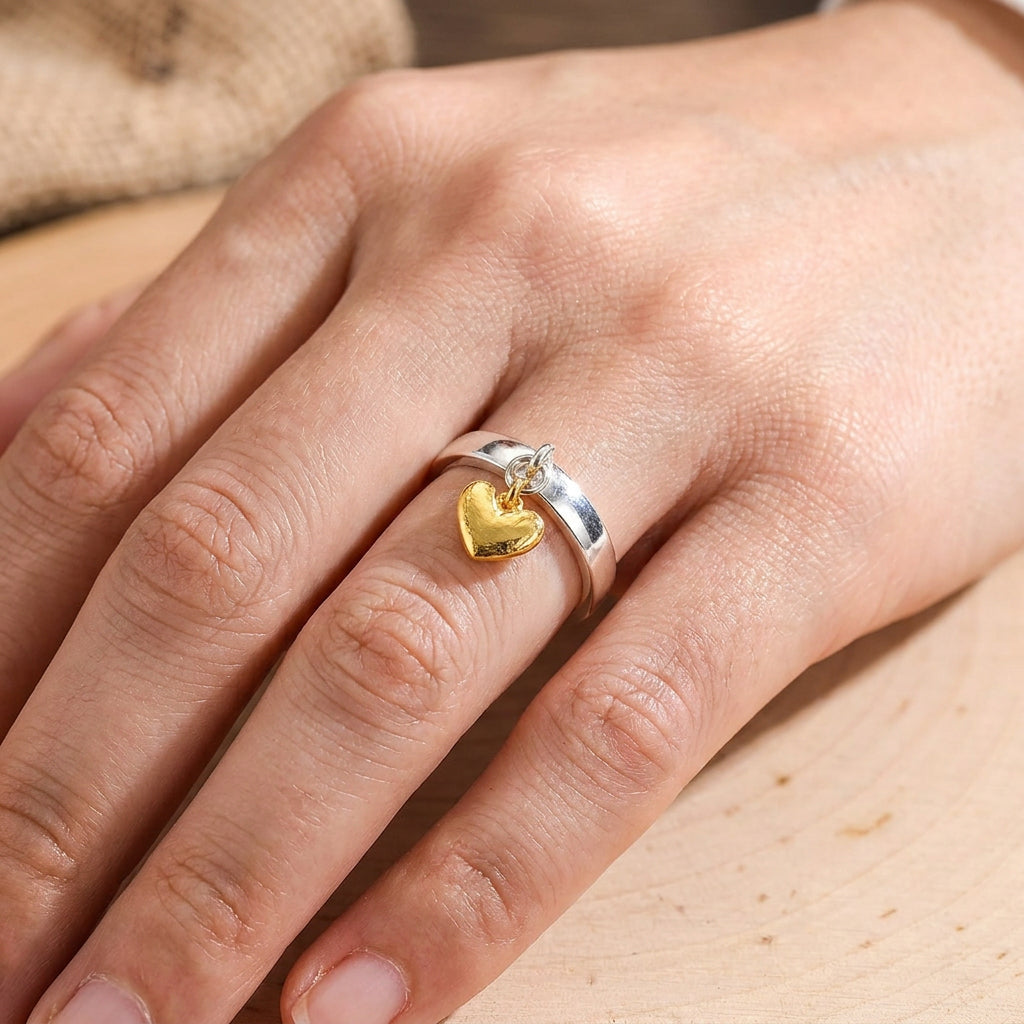 Maelie – Silver ring with moving heart retro style