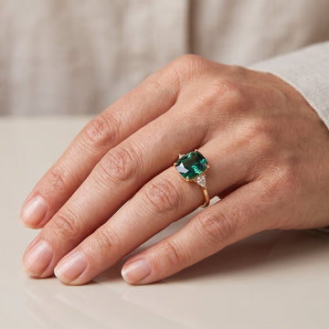 Aveline – Square and Elegant Green Emerald Ring