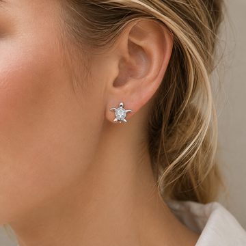 Marina – Earrings with silver sea turtle and opal