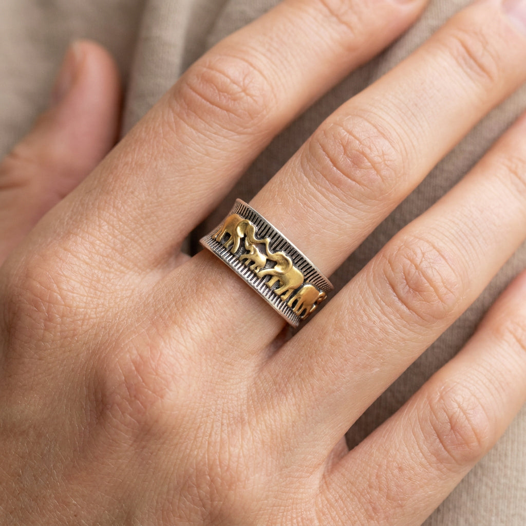 Eli – Vintage Golden Elephant Ring