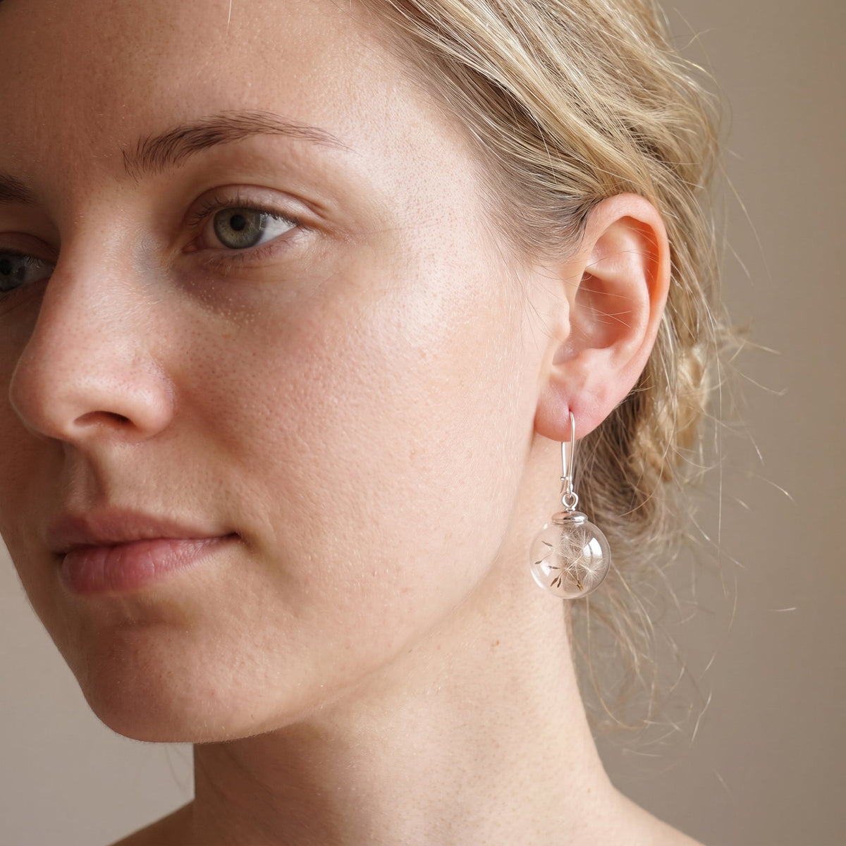 Liora – Silver earrings with dandelion design