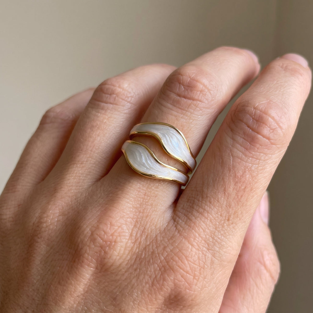 Niana – Vintage white gold ring