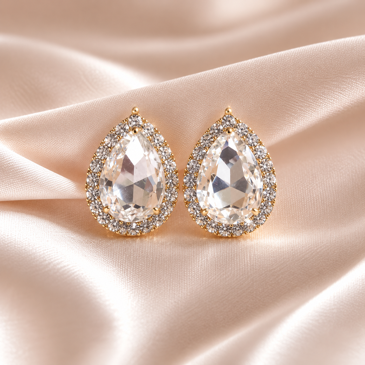Lucy - Earrings in the shape of a pear