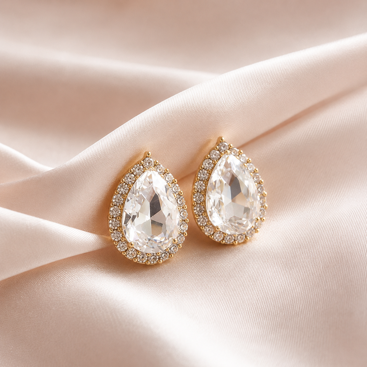 Lucy - Earrings in the shape of a pear