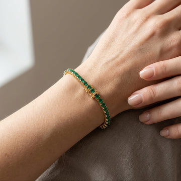 Aliona – Elegant Virelli Golden Bracelet