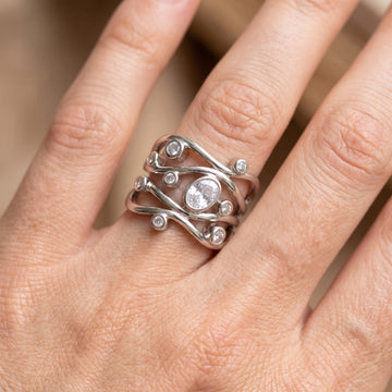 Inara – Vintage ring of irregular design