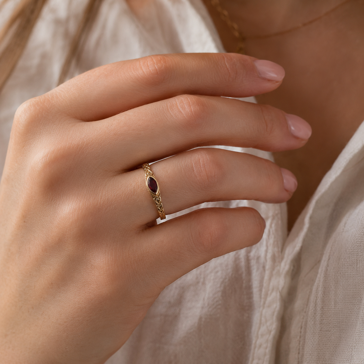 Olga – Gold ring with red retro stone