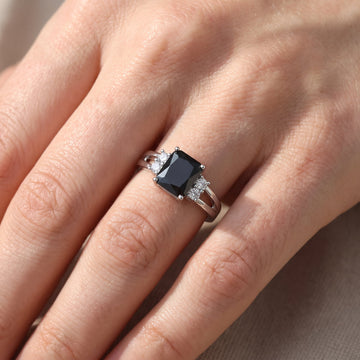 Ravenna – Vintage ring with shiny black detail