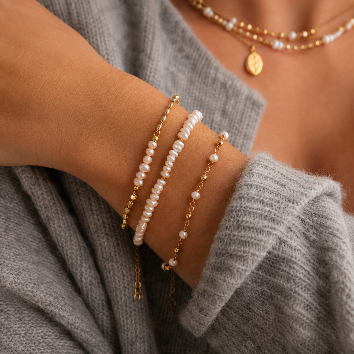 Siena - Pearl bracelet with disk chain