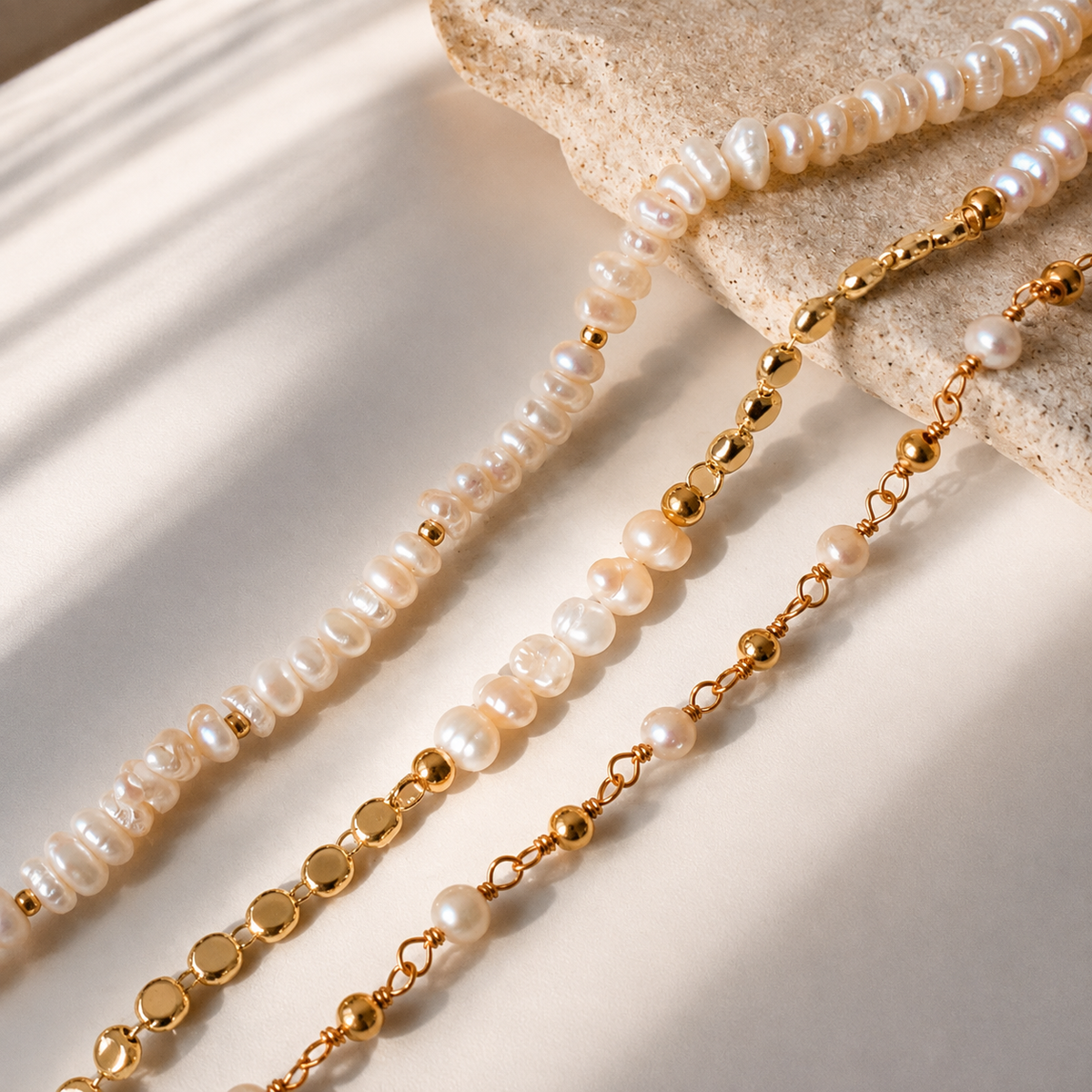 Siena - Pearl bracelet with disk chain