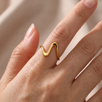 Rea – Adjustable Manchera Ring in Modern Style