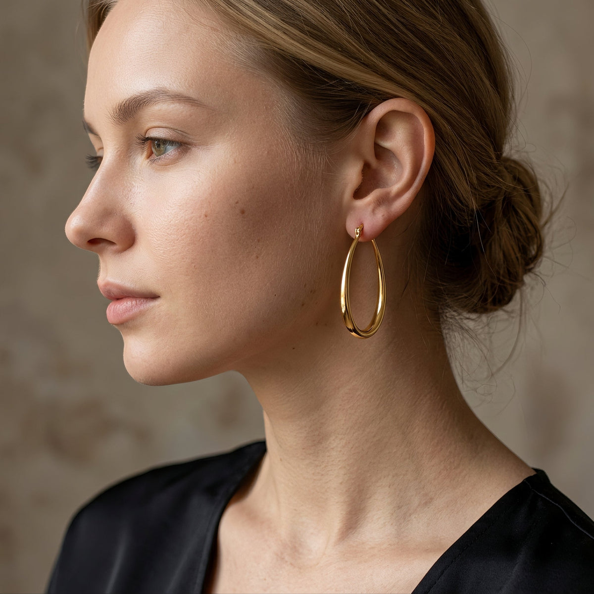 Elysse – Elegant Hoops in Gold