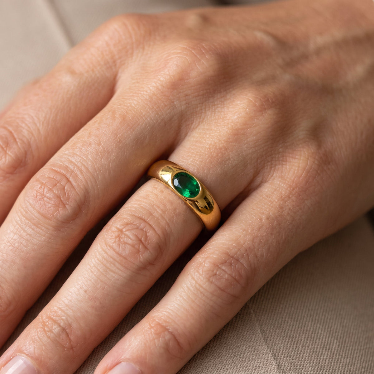 Gold ring with emerald gem