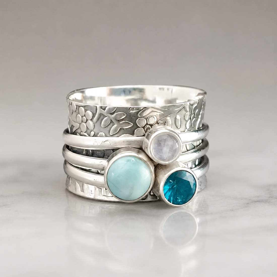 Moon – Vintage ring with natural blue stone