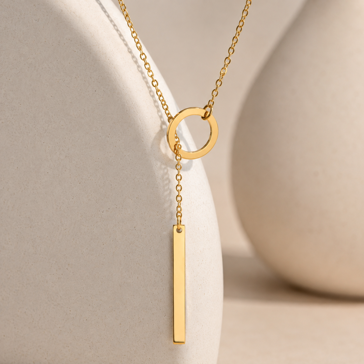 Blythe – Gold lariat collar with bar