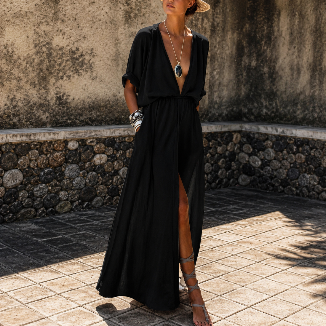 Nicole - Sophisticated long dress with an eye-catching side slit