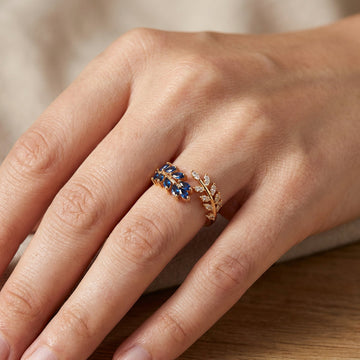 Vivara – Golden Sapphire Ring