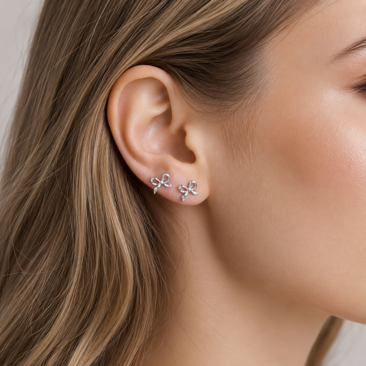 Lunea – Mini Nut Star Knot Earrings