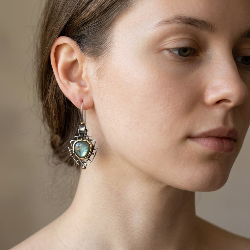Lydie – Earrings of Labradorite Silver and Gold