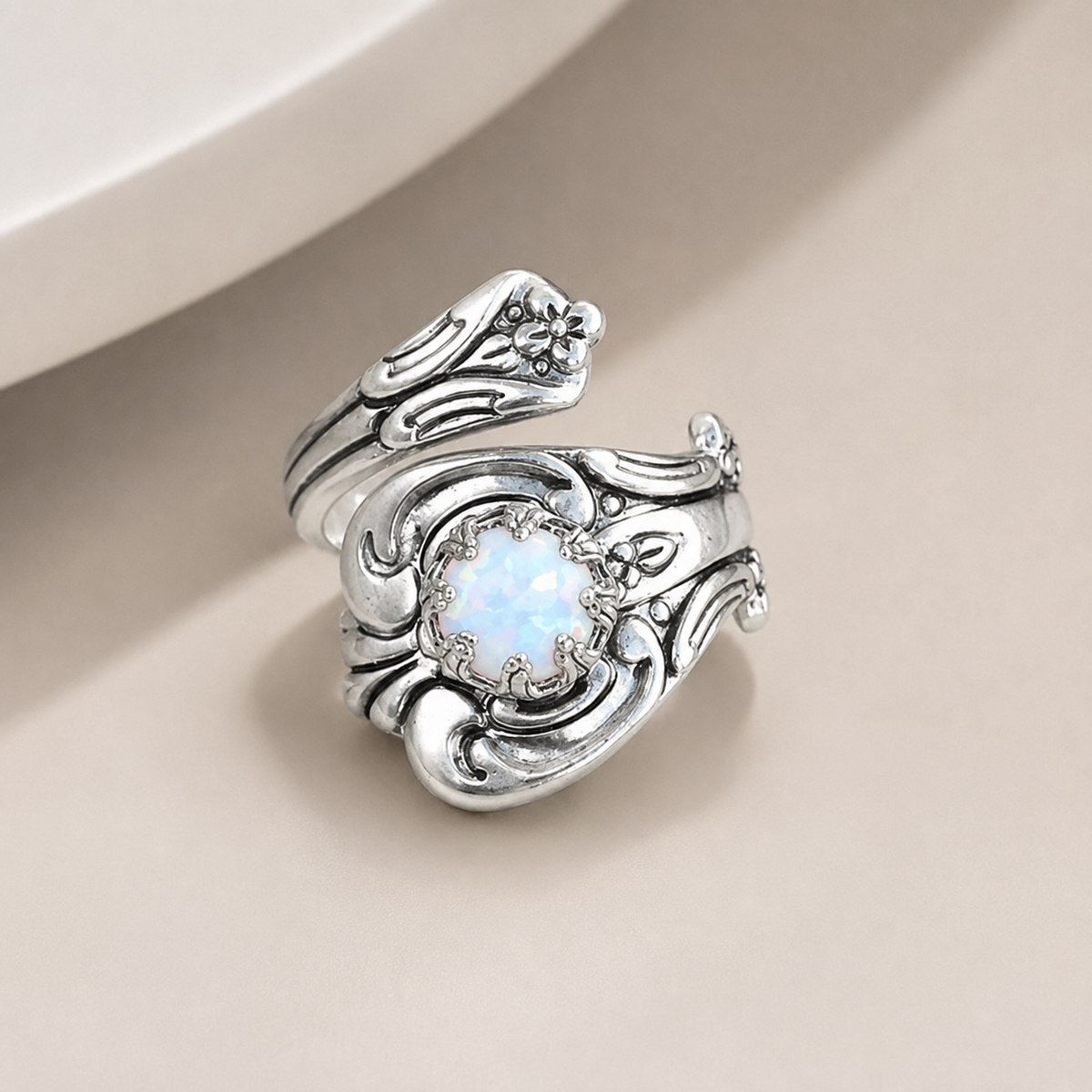 Maelle – Adjustable ring with white opal