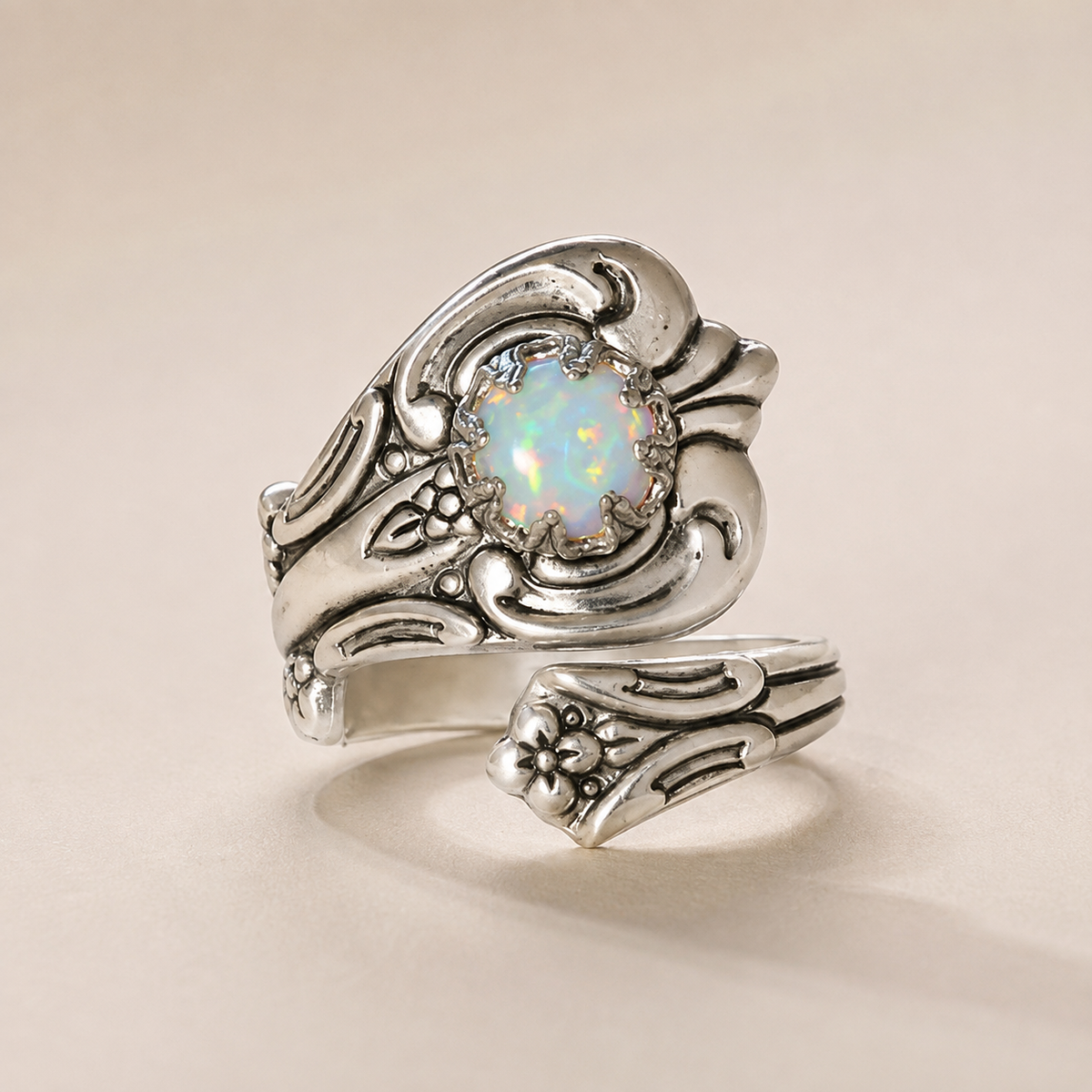 Maelle – Adjustable ring with white opal