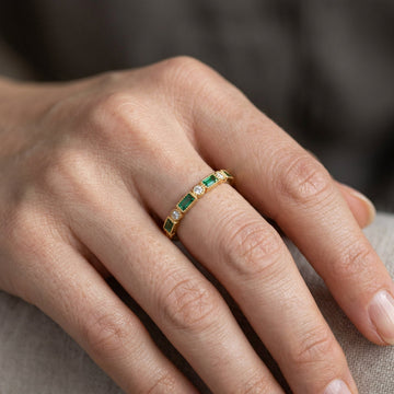 Crista – Striking Green Ring