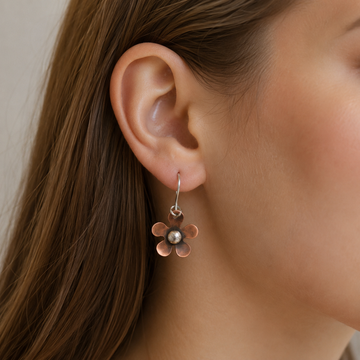 Hera – Vintage Silver Flower Earrings