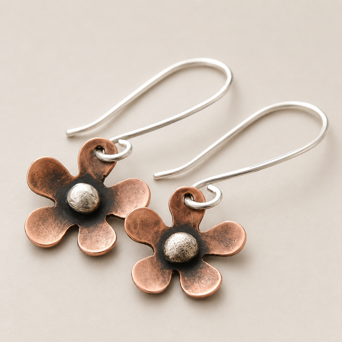 Hera – Vintage Silver Flower Earrings