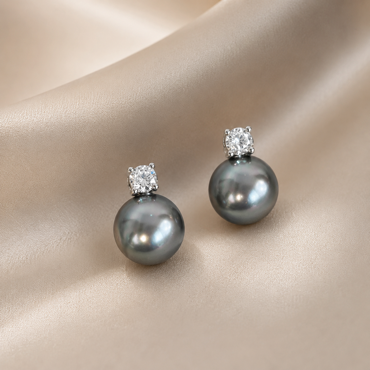 Noire – Timeless drop earrings with black pearls