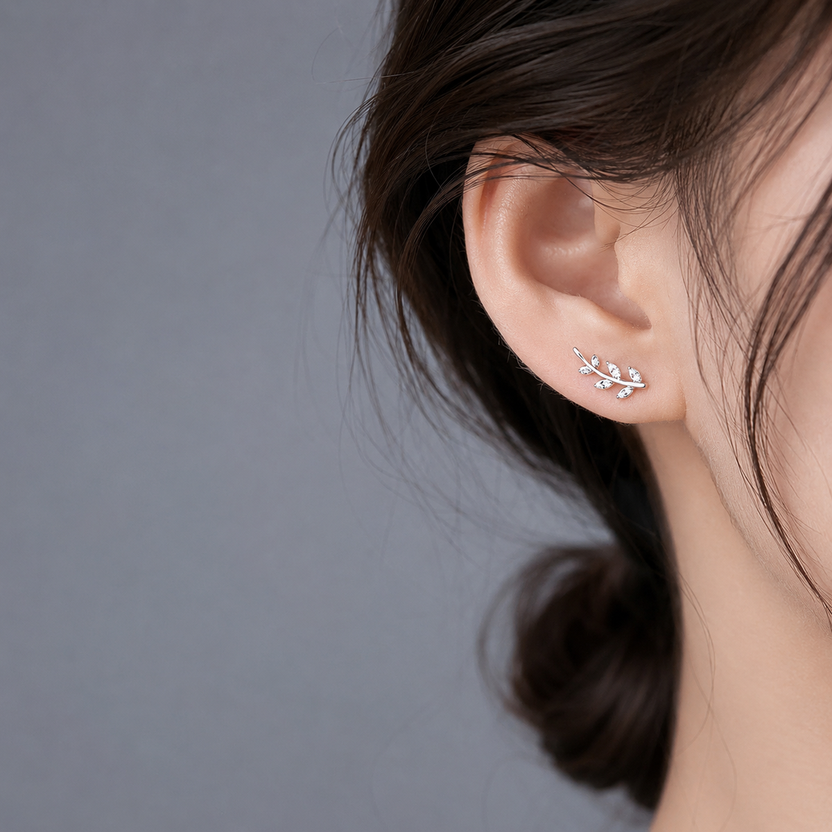 Liana – Earrings of Shiny Leaves