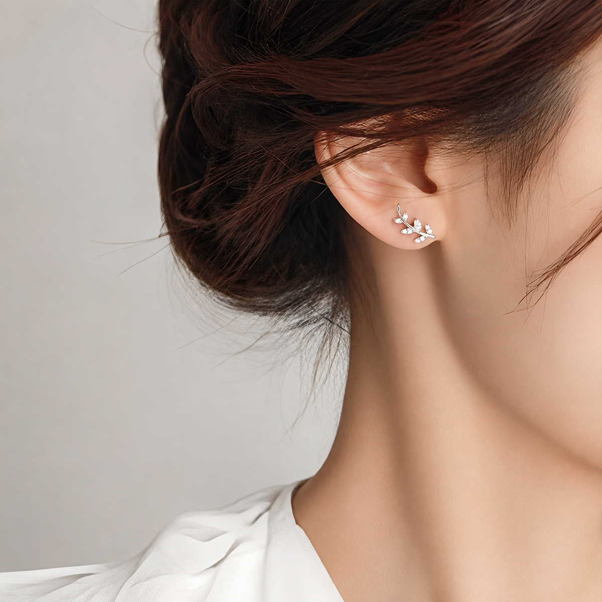 Liana – Earrings of Shiny Leaves