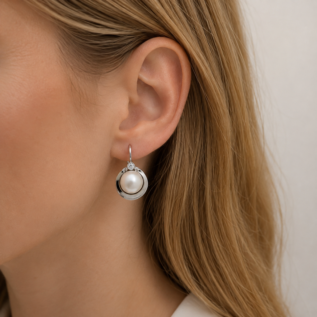Helena – Vintage earrings with rounded pearls